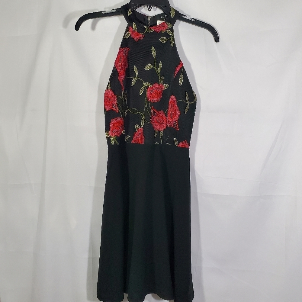 Verty Black Red Floral Halter Dress Size Small NWT